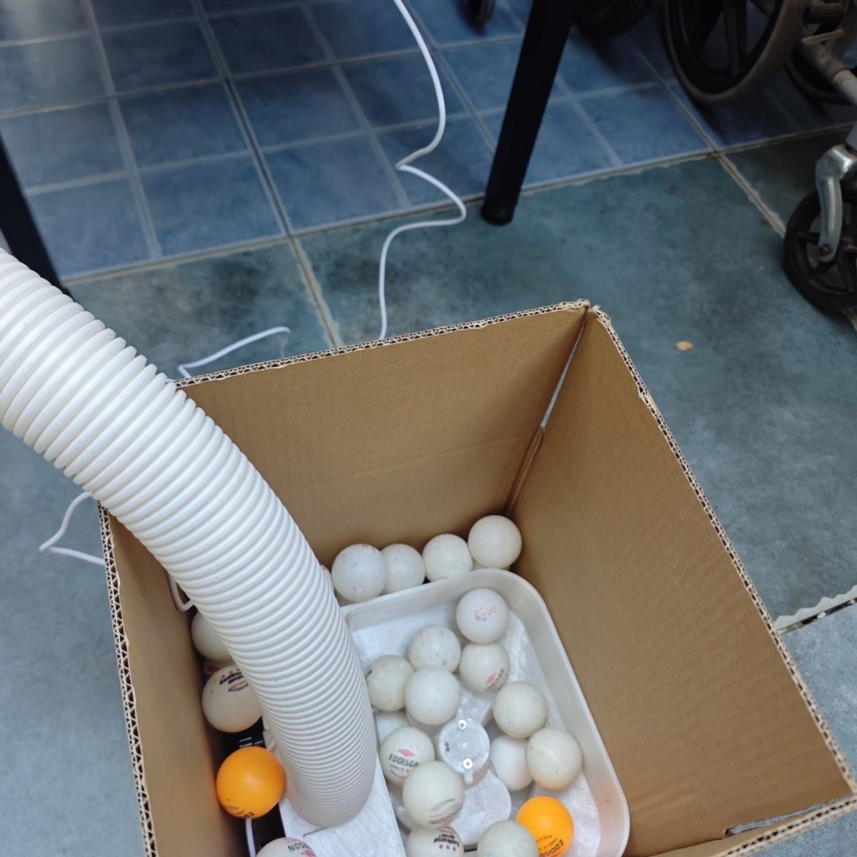 自動卓球ローディングマシン大容量ピンポンマシンポータブルボー - Table Tennis Barrier のレビューと価格